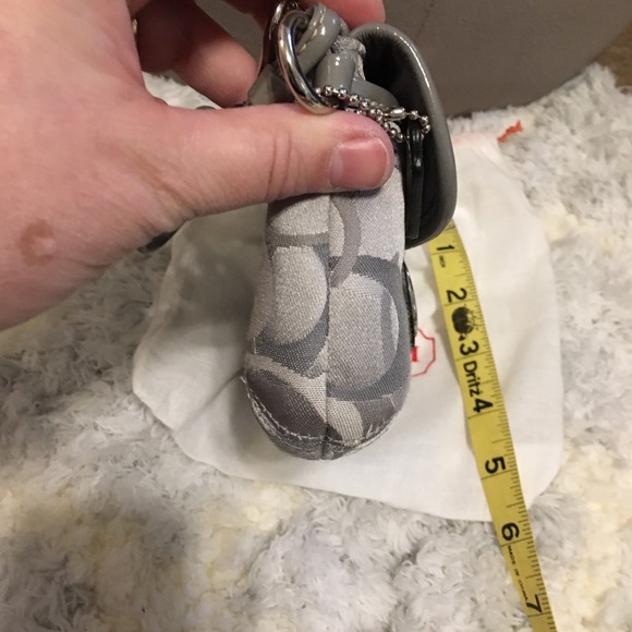 Beautiful Coach silver/grey wristlet in bag - Picture 7 of 8